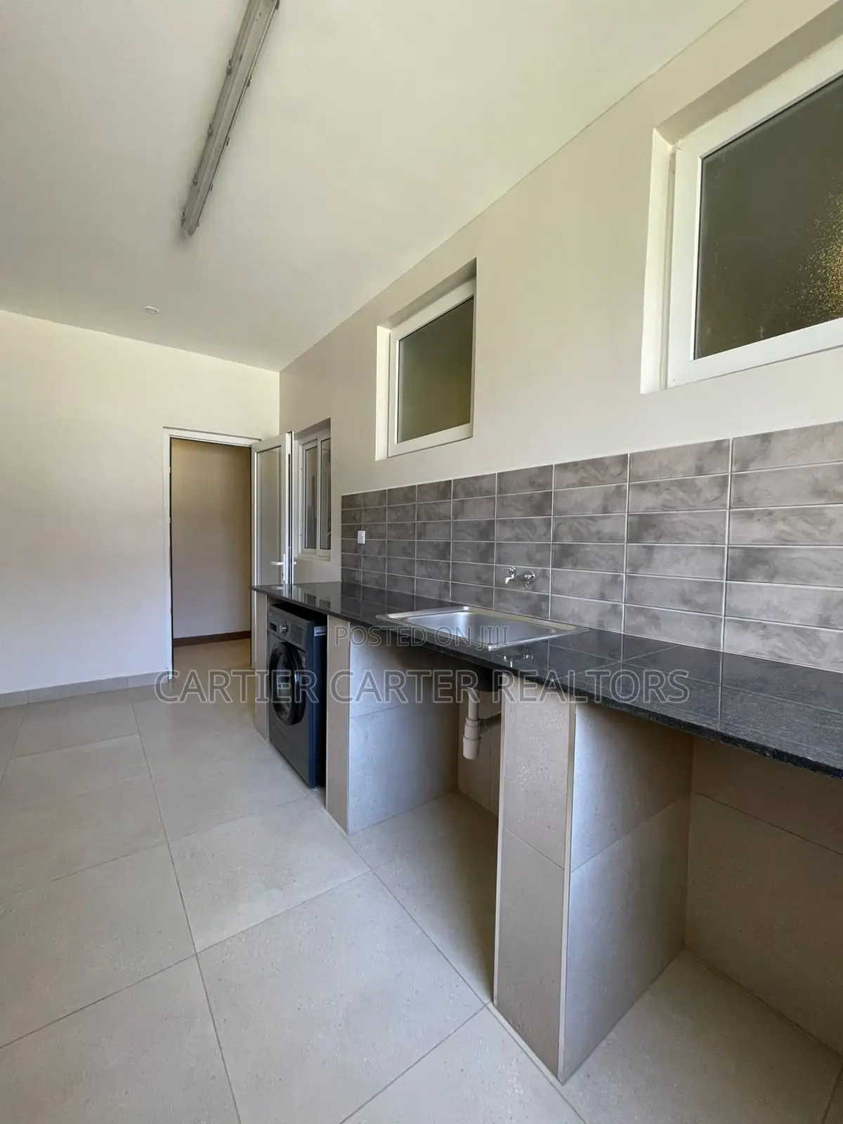 2bdrm Apartment in Gateway Mall Area for sale