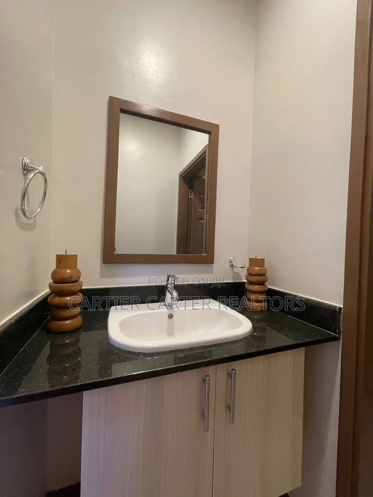 2bdrm Apartment in Gateway Mall Area for sale