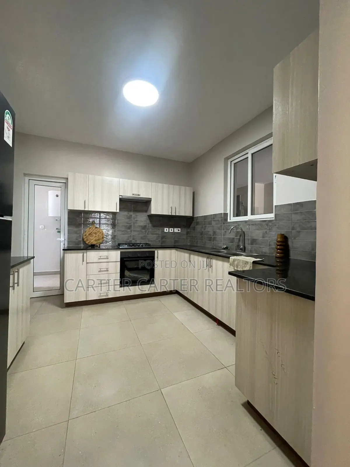 2bdrm Apartment in Gateway Mall Area for sale