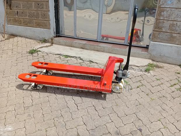 Hand-Driven Pallet Truck
