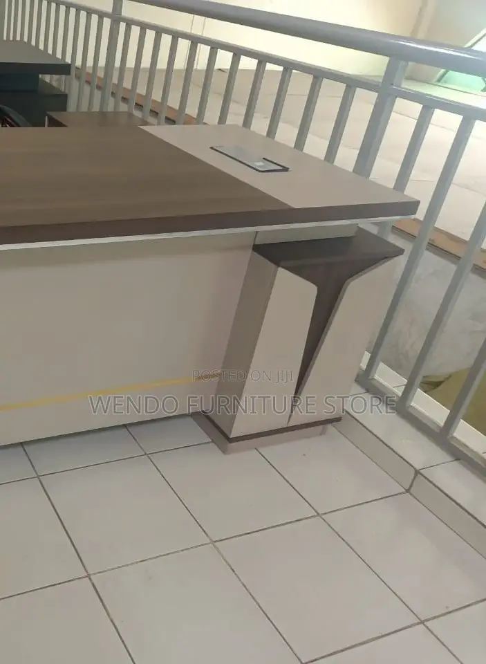 Office Desk; 1.8 Meters Executive Officials Desk With Power Cable