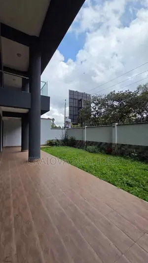 8bdrm Duplex in Spring Valley for sale