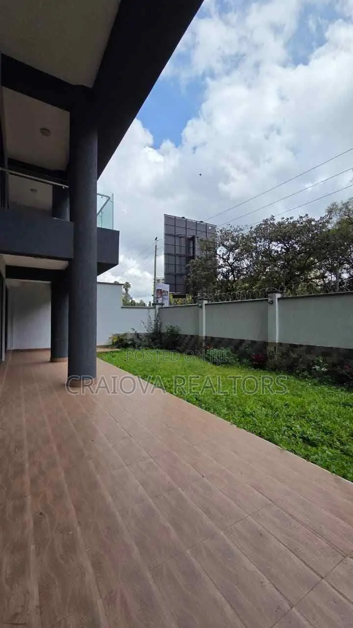 8bdrm Duplex in Spring Valley for sale