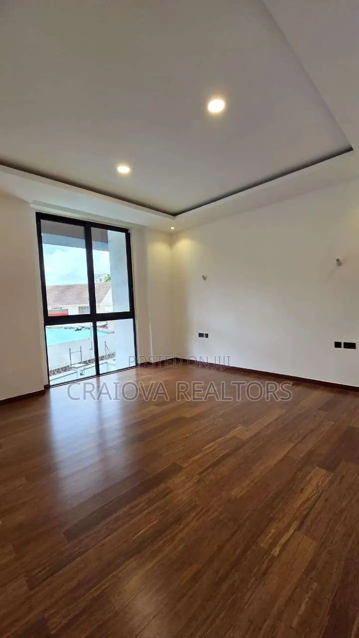 8bdrm Duplex in Spring Valley for sale