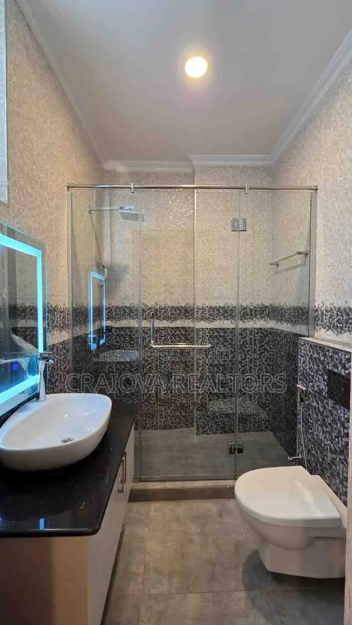 8bdrm Duplex in Spring Valley for sale