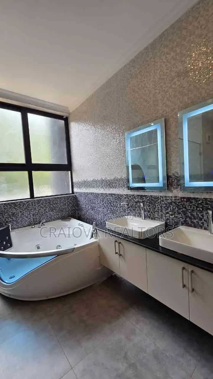 8bdrm Duplex in Spring Valley for sale