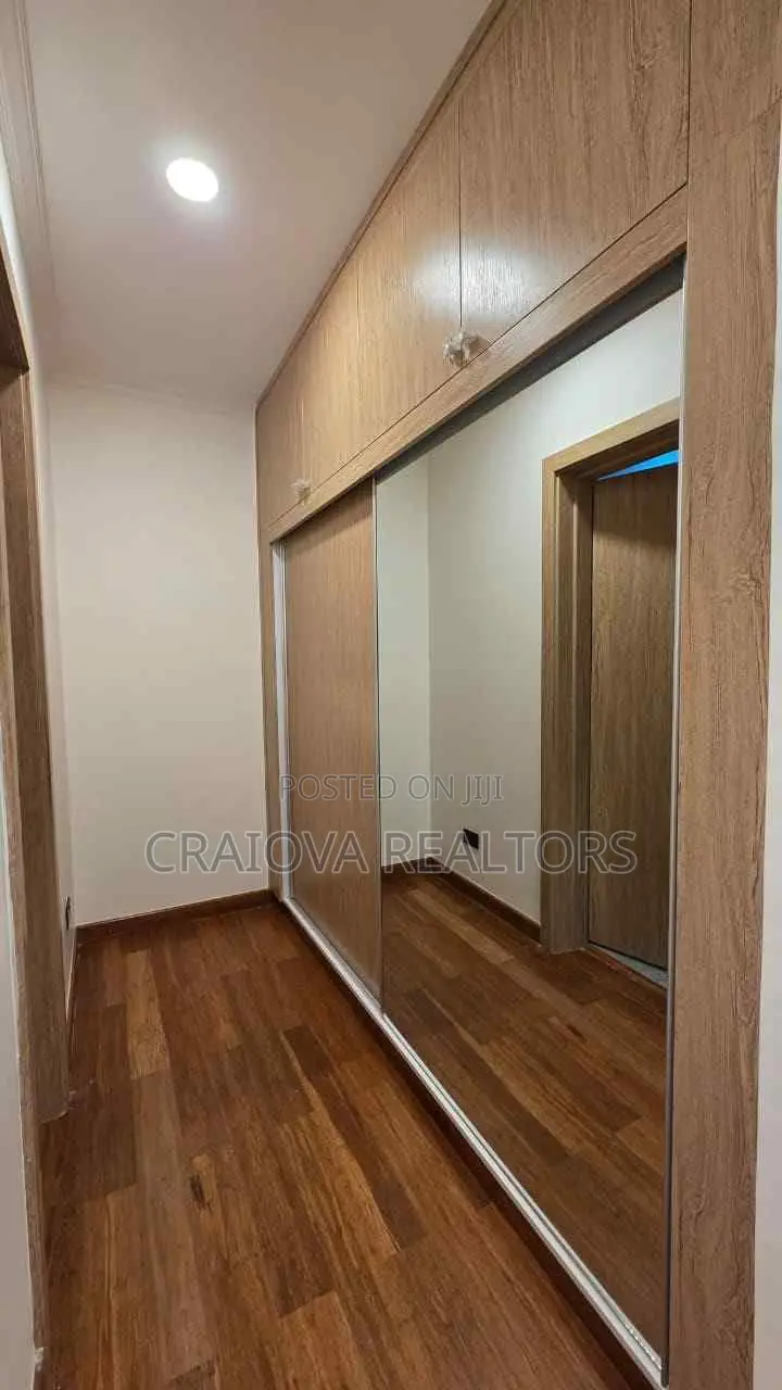 8bdrm Duplex in Spring Valley for sale