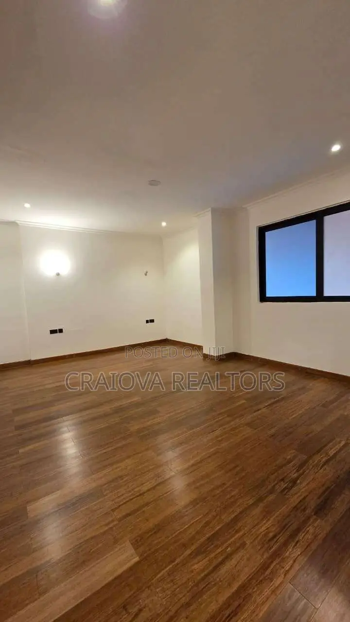 8bdrm Duplex in Spring Valley for sale