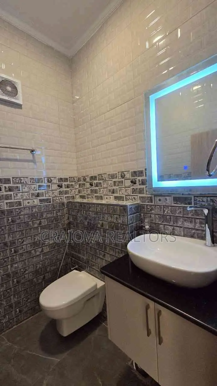 8bdrm Duplex in Spring Valley for sale