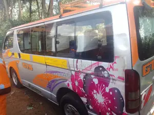 Toyota HiAce 2010 Silver