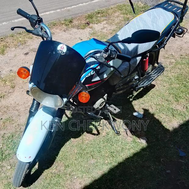 Bajaj Boxer 2019 White