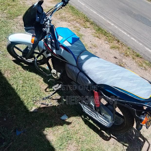 Bajaj Boxer 2019 White - thumbnail 3