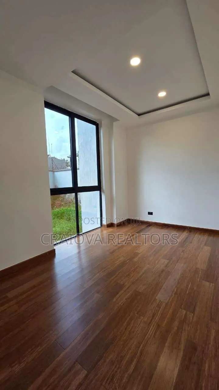 8bdrm Duplex in Spring Valley for sale