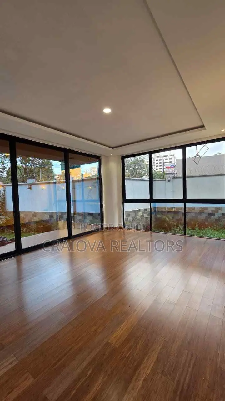 8bdrm Duplex in Spring Valley for sale