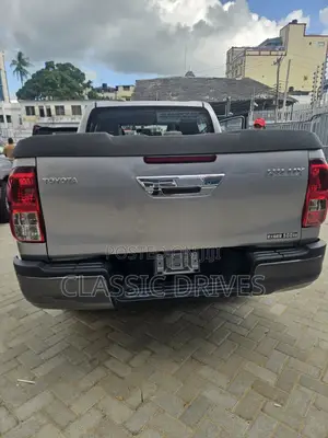 Toyota Hilux 2019 Silver