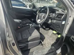 Toyota Hilux 2019 Silver