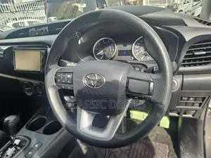 Toyota Hilux 2019 Silver