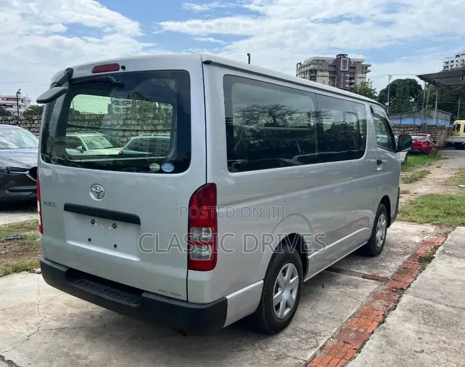 Toyota HiAce 2019 Silver