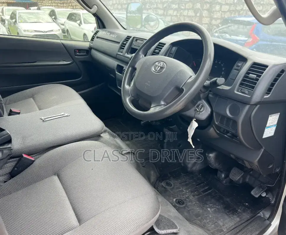 Toyota HiAce 2019 Silver