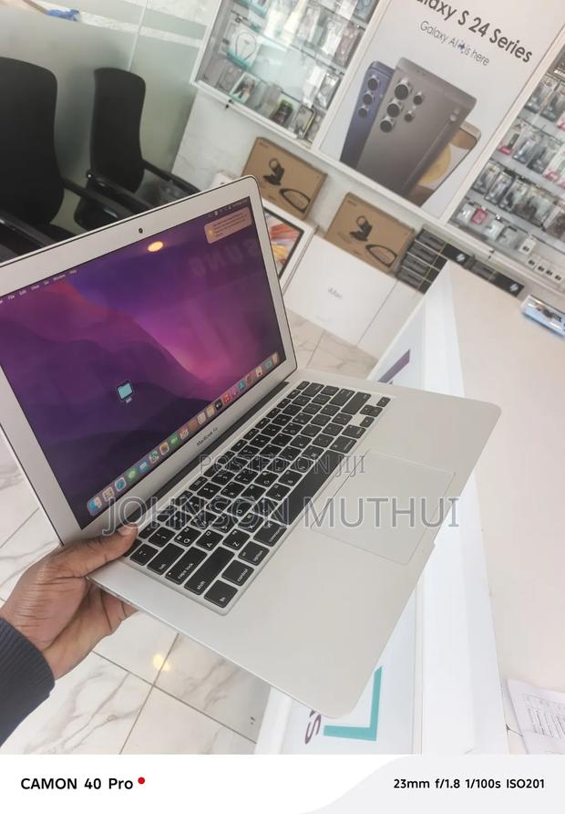 Laptop Apple MacBook Air 2017 4GB Intel Core Ultra 5 SSHD+SSD 256GB