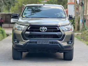 Toyota Hilux 2023 Green