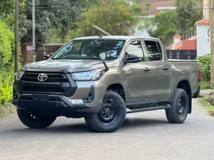 Toyota Hilux 2023 Green