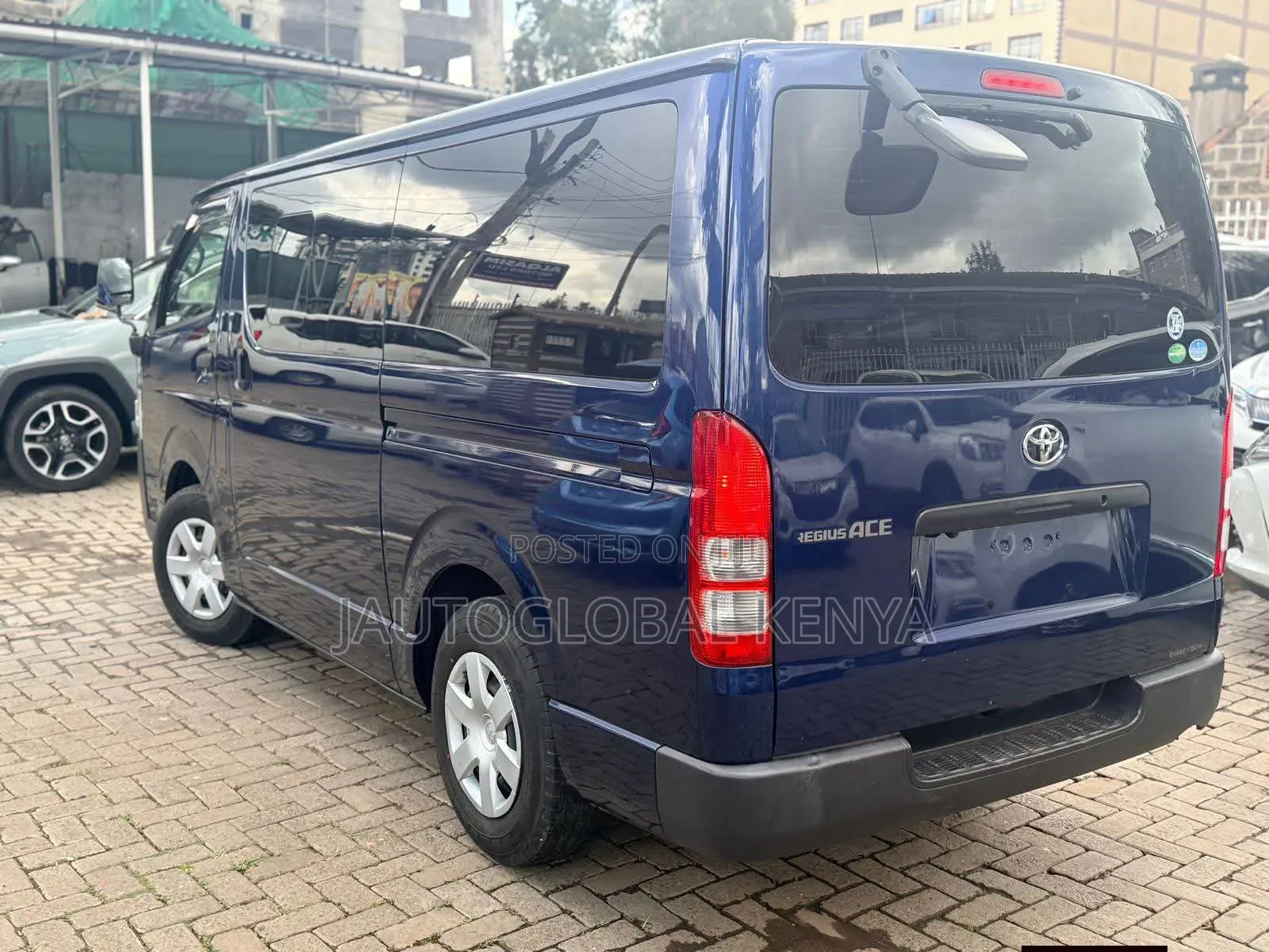 Toyota HiAce 2019 Blue