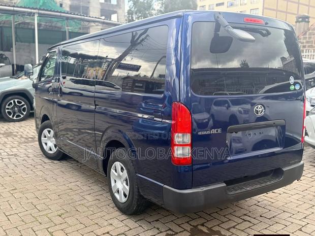 Toyota HiAce 2019 Blue - thumbnail 2
