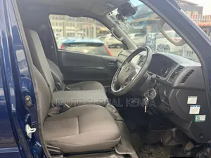 Toyota HiAce 2019 Blue