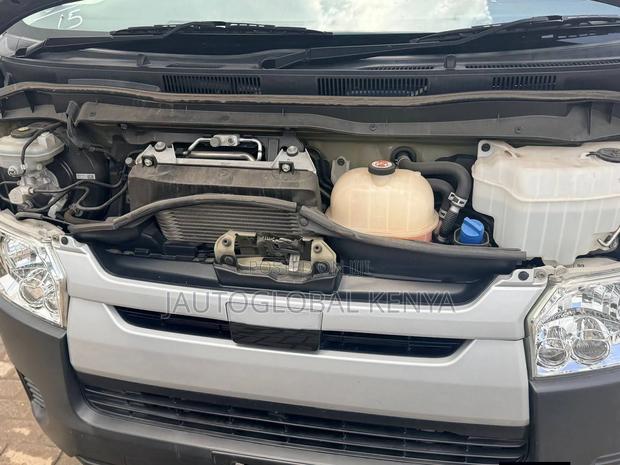 Toyota HiAce 2019 Blue - thumbnail 9