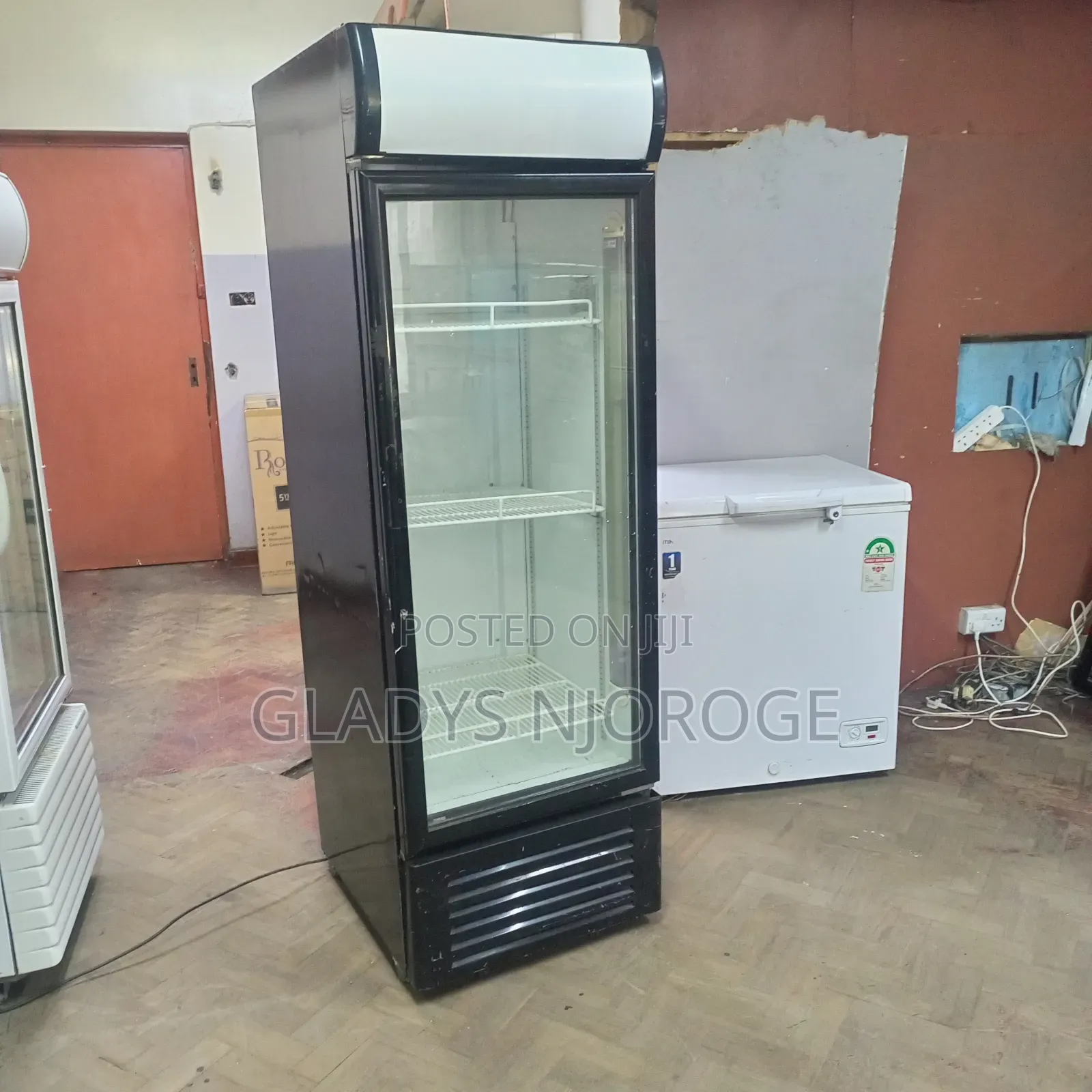 450l Chiller Black $White