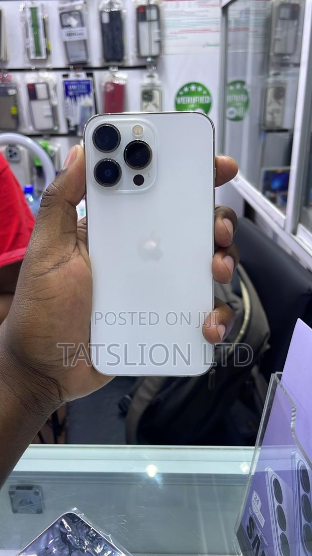Apple iPhone 13 Pro 256 GB White - main view