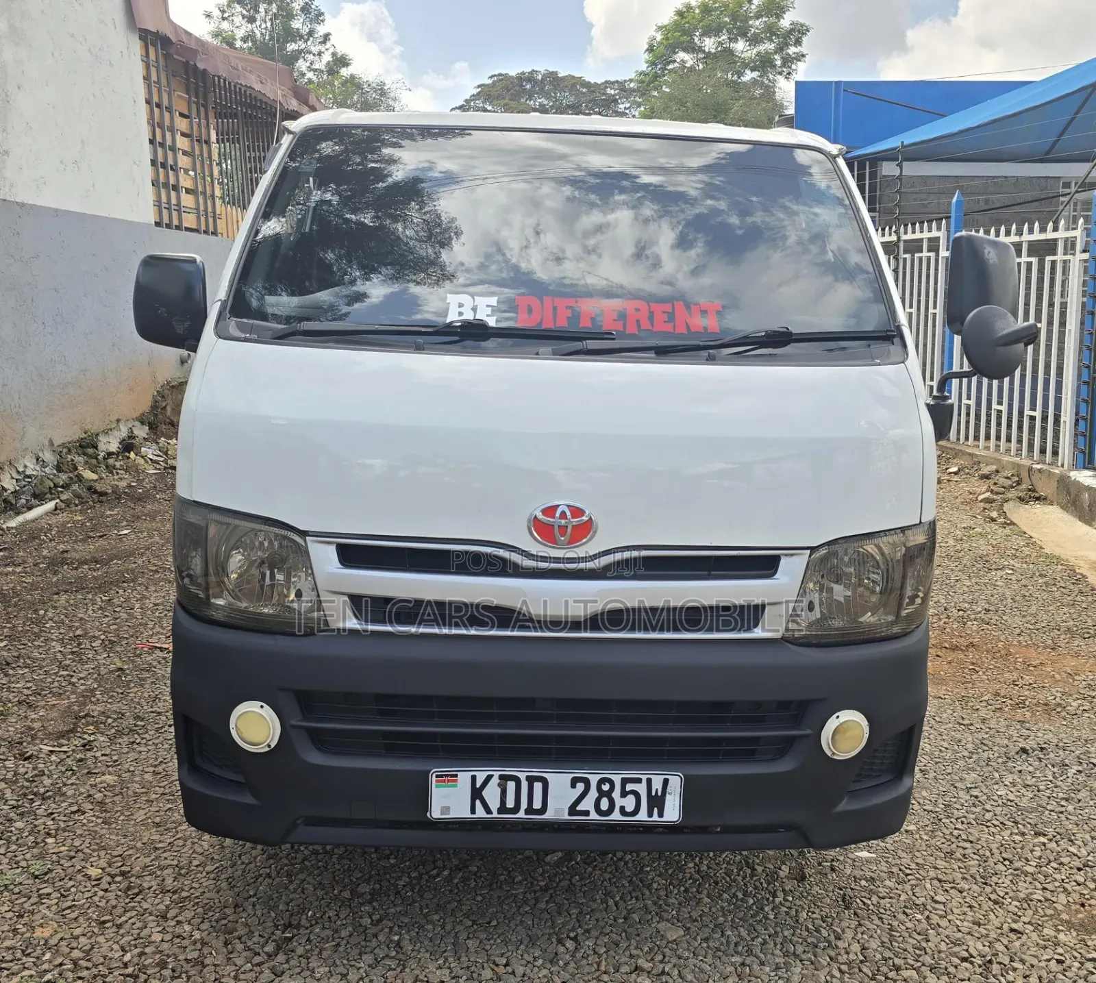 Toyota HiAce 2013 White