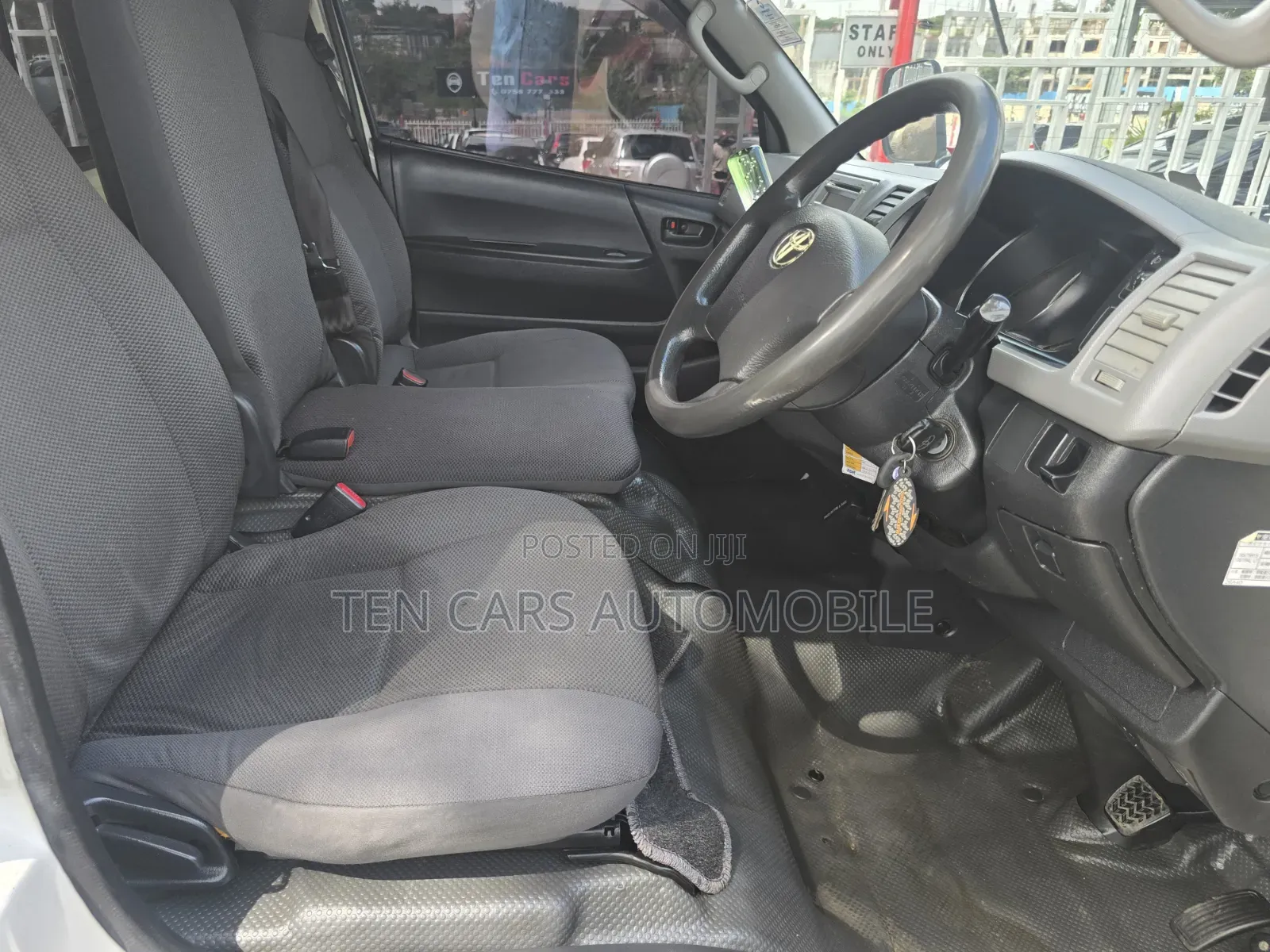 Toyota HiAce 2013 White