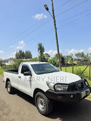 Toyota Hilux SR 4x4 2019 White