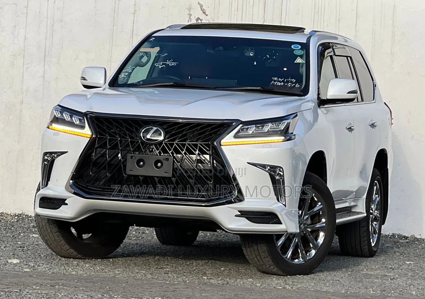 Lexus LX 570 AWD 2019 White