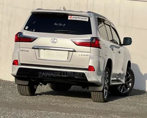 Lexus LX 570 AWD 2019 White