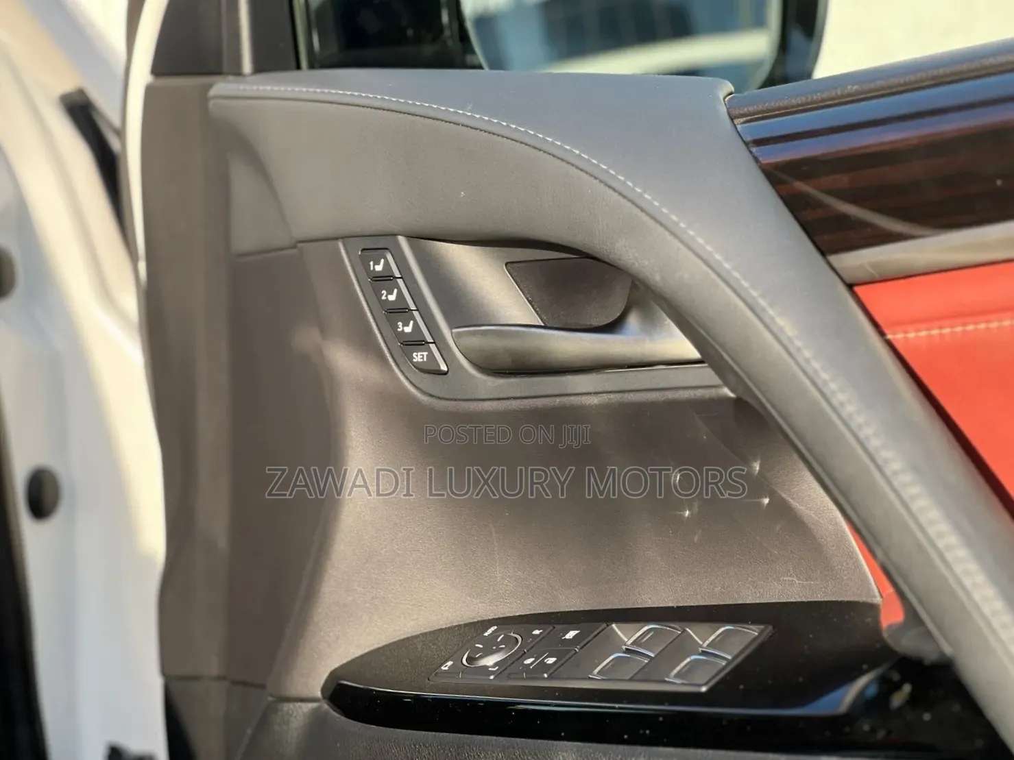 Lexus LX 570 AWD 2019 White