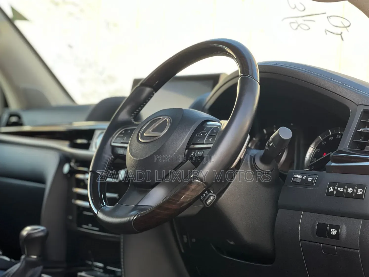 Lexus LX 570 AWD 2019 White