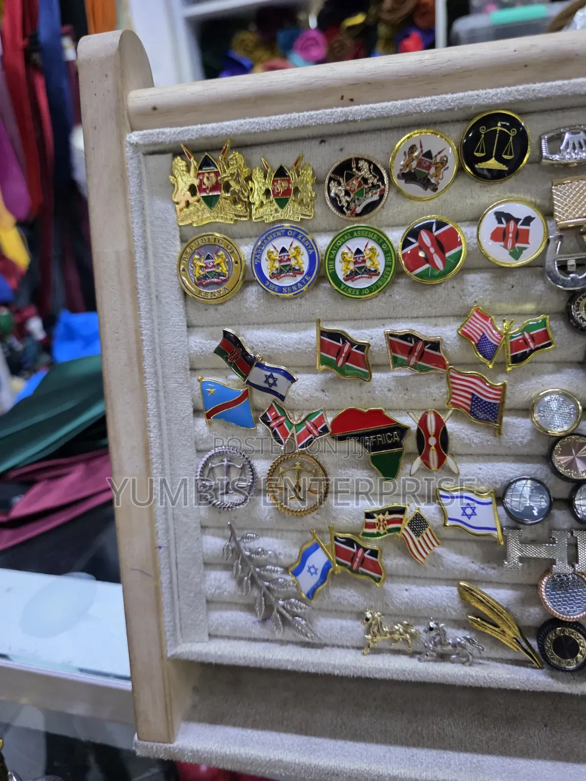 Laple/Lapel Pins at 350