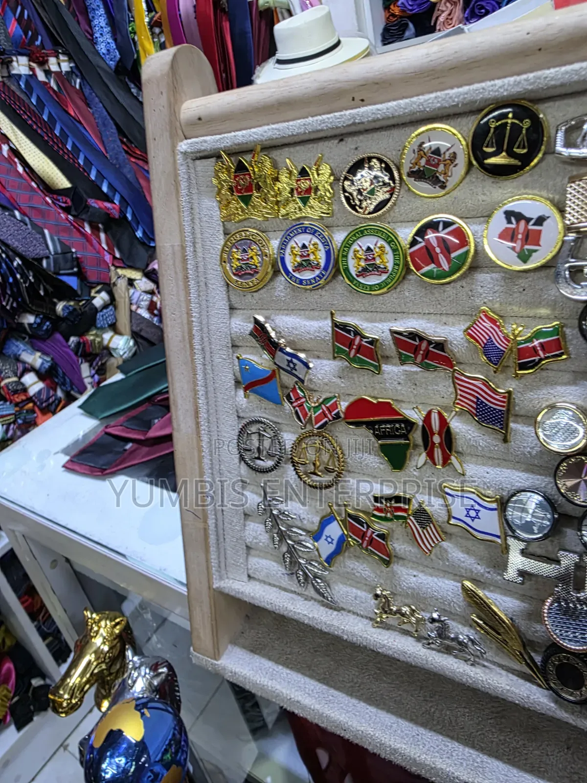 Laple/Lapel Pins at 350