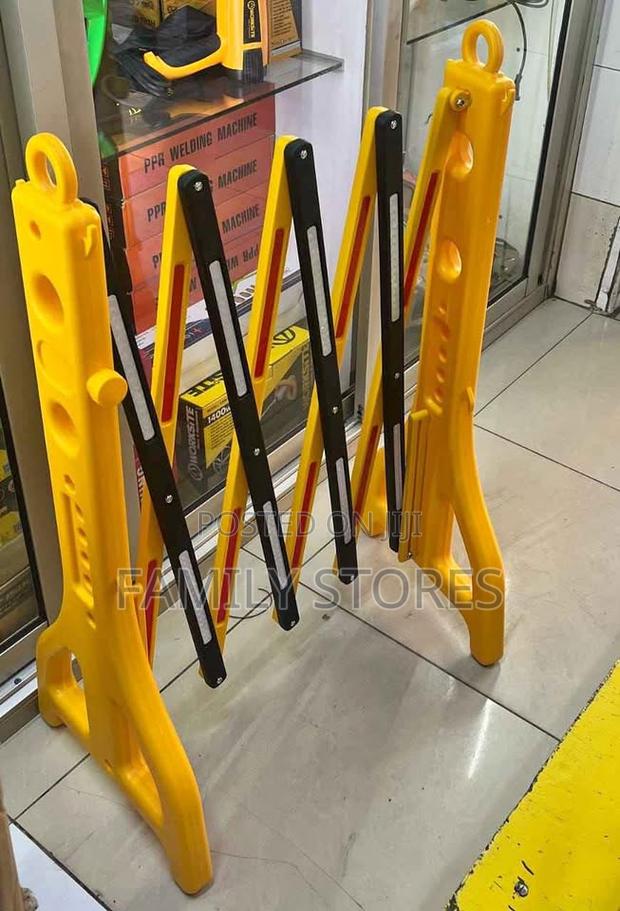 Expandable PVC Safety Barrier – Yellow Black