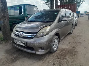 Toyota ISIS 2008 Gold