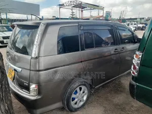 Toyota ISIS 2008 Gold