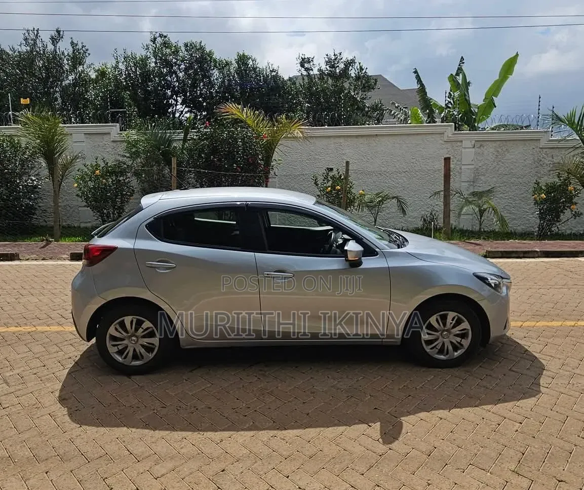 Mazda Demio 2018 Silver