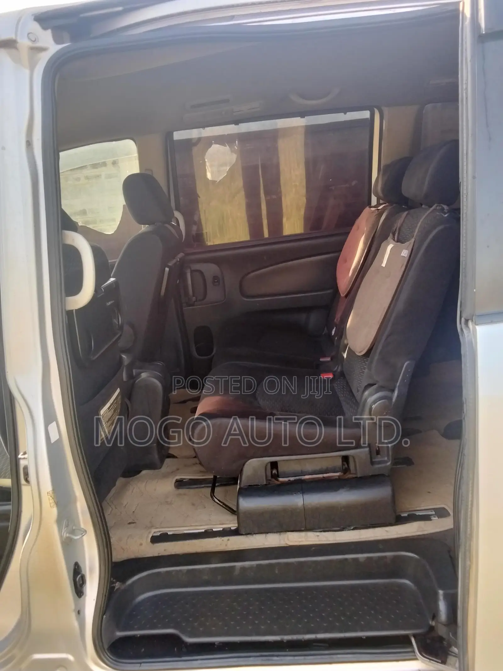 Nissan Serena 2013 Silver