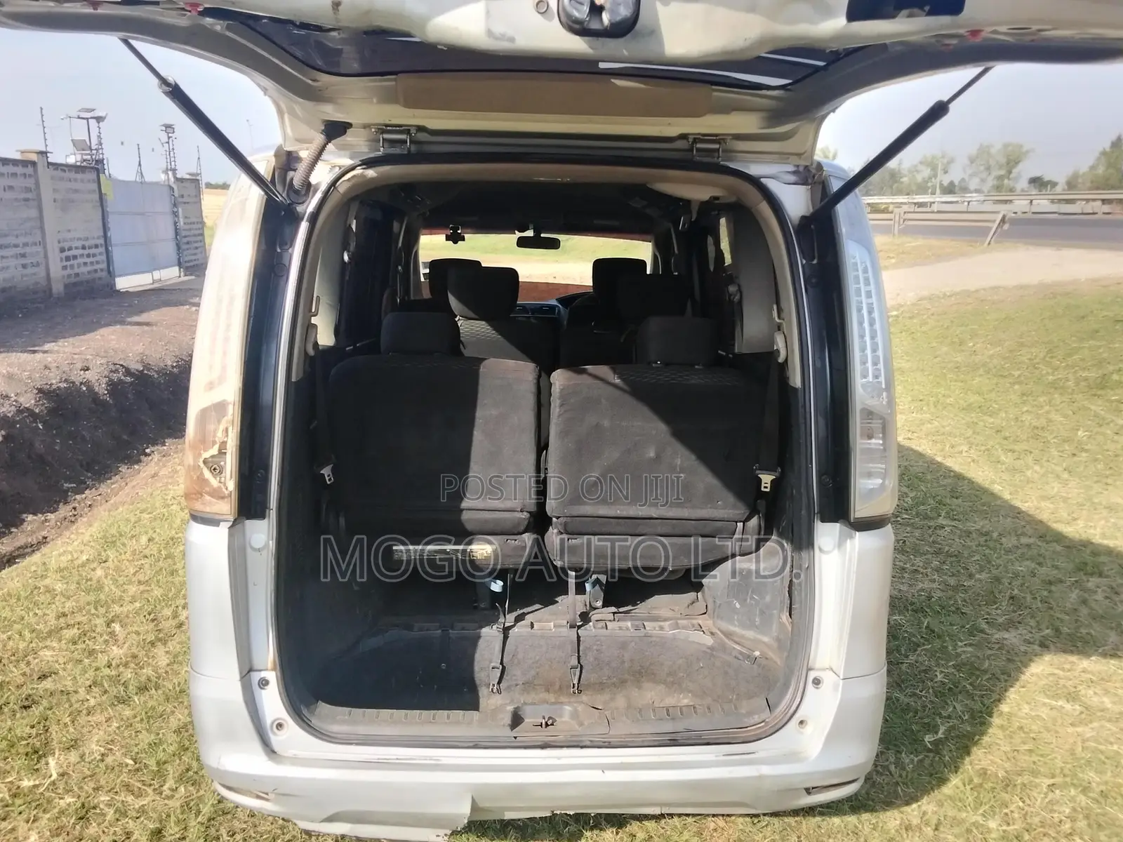 Nissan Serena 2013 Silver