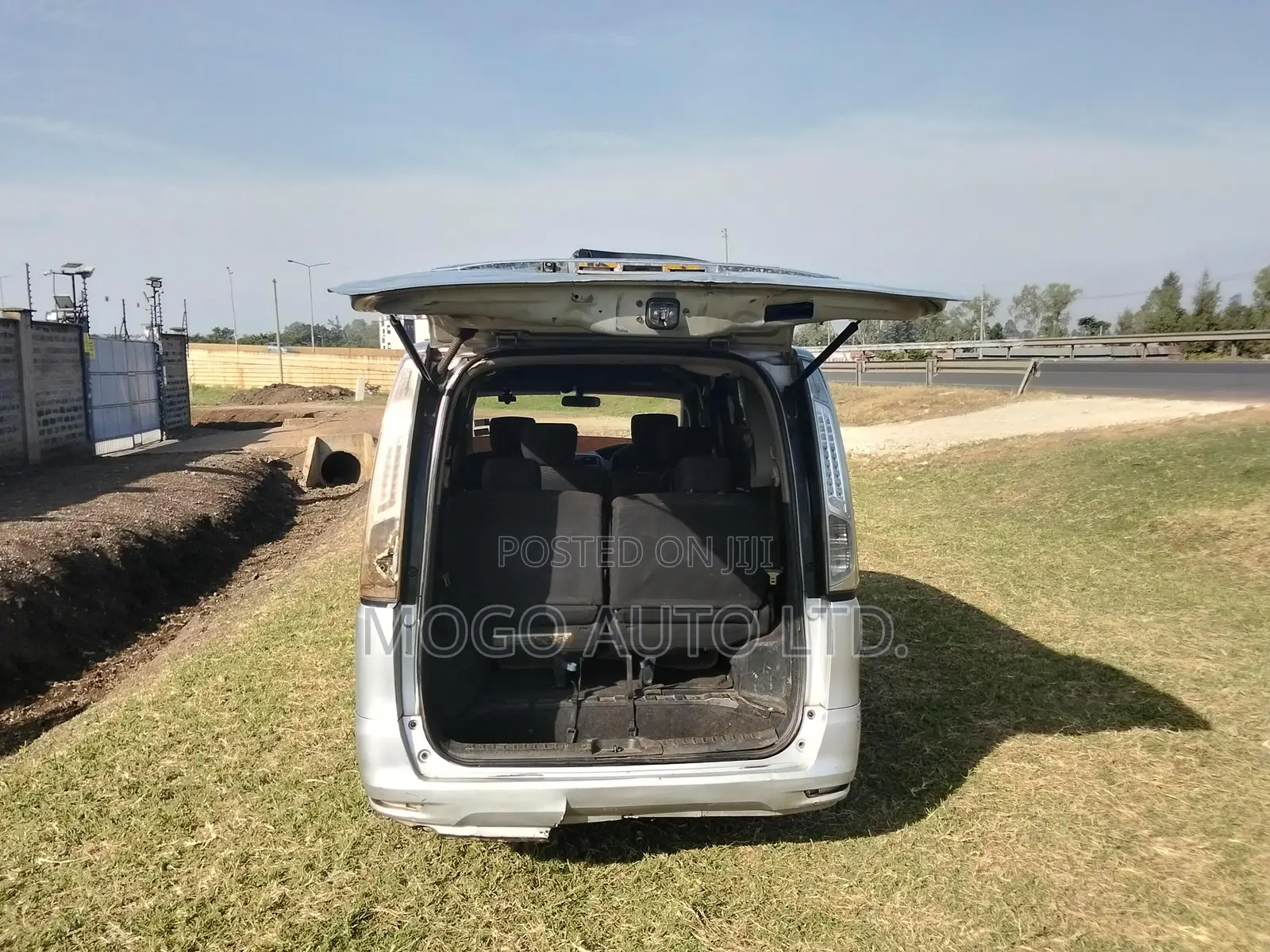 Nissan Serena 2013 Silver
