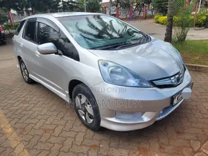 Honda Fit Shuttle 2012 Silver