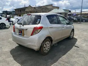 Toyota Vitz 2012 Silver